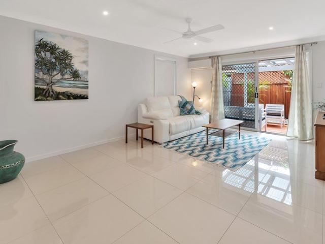 IMMACULATE PARTLY FURNISHED VILLA IN CENTRAL LOCATION