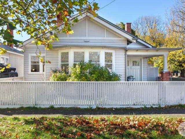 Immaculate Period Style in the Heart of the Medical Precinct