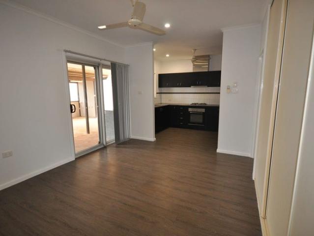 IMMACULATE PRESENTATION 3 x 1 with Huge shed!