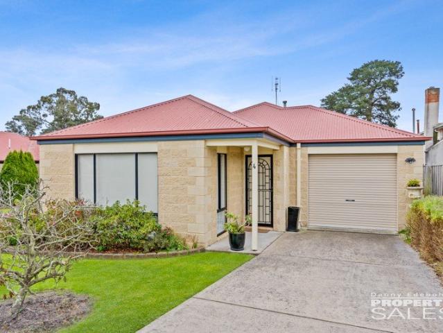 Immaculate Quality, Spacious Design & A Walk to Everything Location