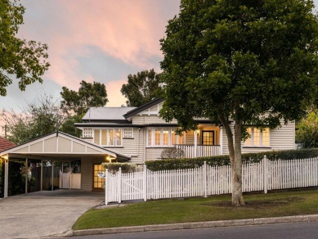 Immaculate Queenslander Living Simply Move In & Enjoy