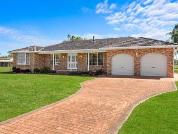 Immaculate RU4 acreage with space, shed and lifestyle