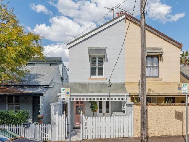 Immaculate renovated terrace with separate garden studio