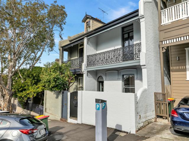 Immaculate Renovated City Fringe Terrace Home