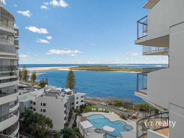 IMMACULATE RESIDENCE WITH SPECTACULAR OCEANFRONT VIEWS OFFERING AN AMAZING NEW LIFESTYLE OPPORTUNITY!