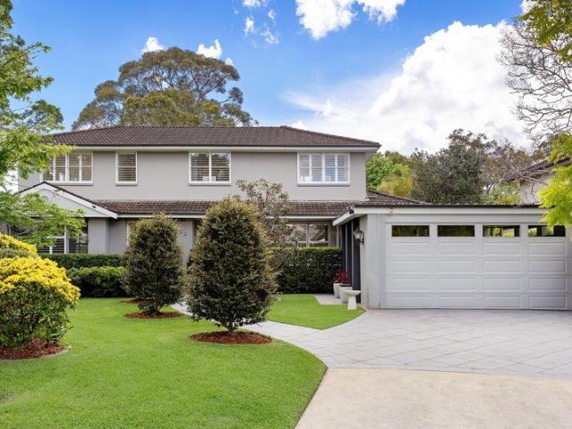 Immaculate, substantial and exclusive family living
