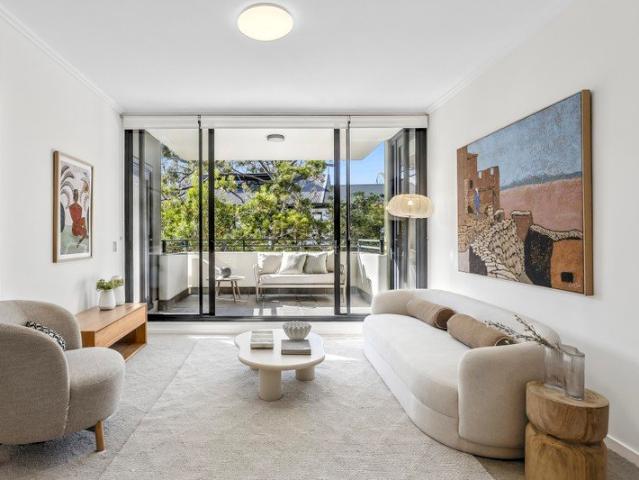 IMMACULATE SUN FILLED, LEAFY NORTH FACING APARTMENT