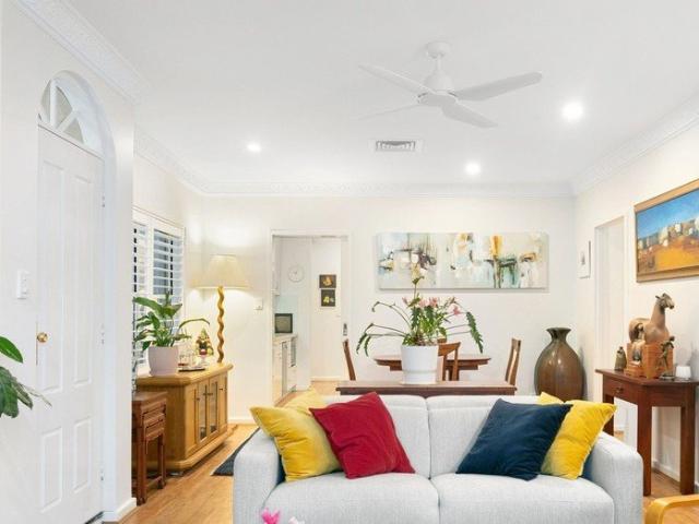 Immaculate Single level Villa in Prime location. Move in with nothing to do! Inspections next week!