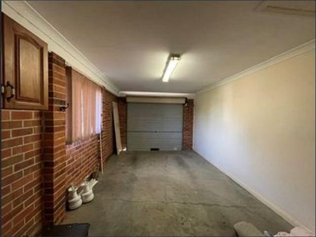 Immaculate Single Level Duplex in Quiet Hunterview Cul de Sac
