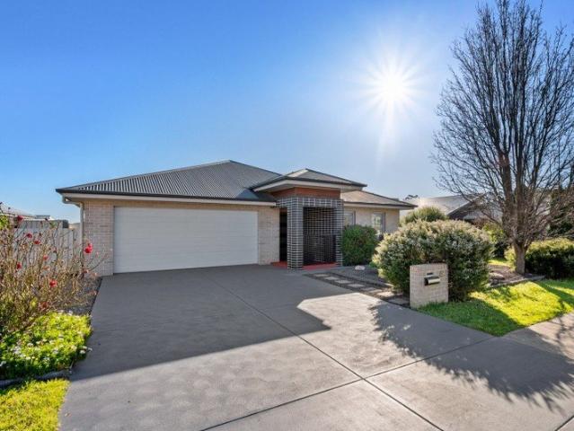 Immaculate Single Level Family Home in the Heart of Yass