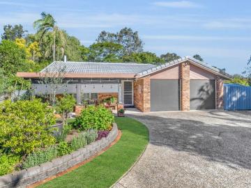 Immaculate Single Level Family Home on 865sqm