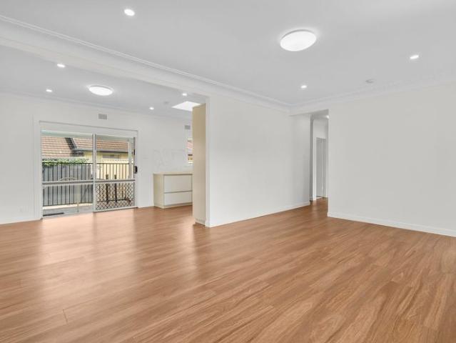 immaculate single level home in quiet convenient no through street