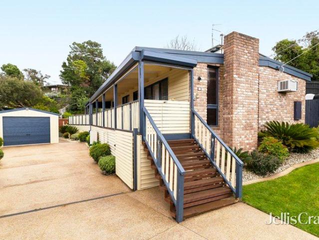 Immaculate single level living with coastal convenience
