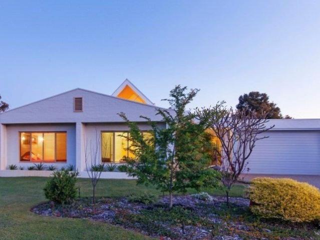 IMMACULATE SPACIOUS FAMILY HOME!