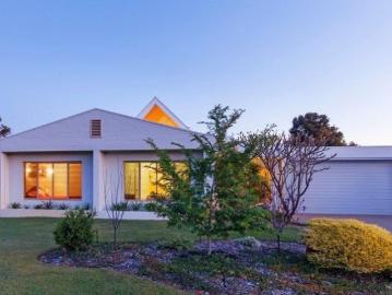 IMMACULATE SPACIOUS FAMILY HOME!