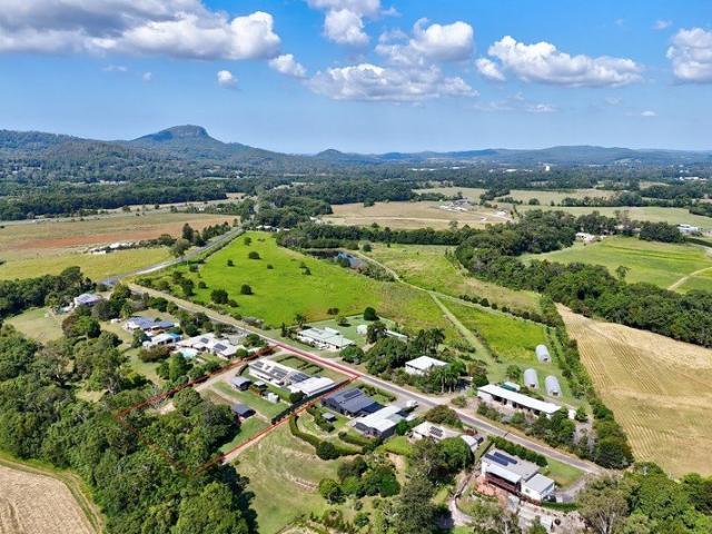 IMMACULATE, SPACIOUS TOP QUALITY MODERN HOME, ALL LOW LEVEL & AMAZING 360° RURAL VIEWS! 5 SHEDS / CARPORTS