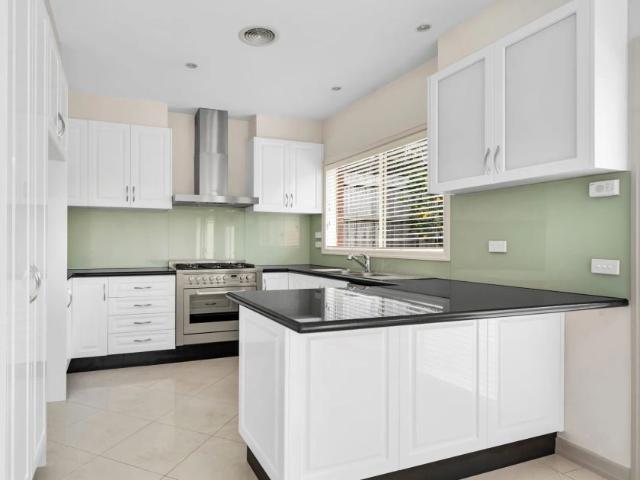 Immaculate & Spacious VIlla Unit in Quiet and Convenient Location