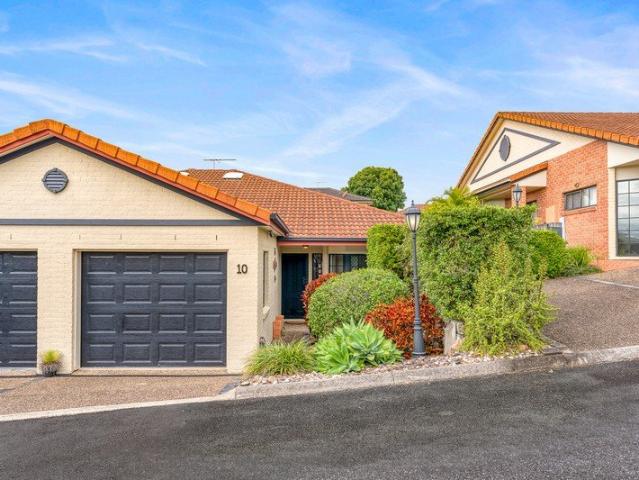 Immaculate & Spacious 3 Bedroom Villa with 3 Parking Spaces + Premium Position!