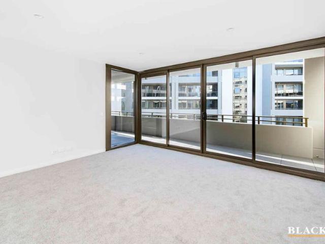 Immaculate Two Bedroom Apartment in the Governor Place Building