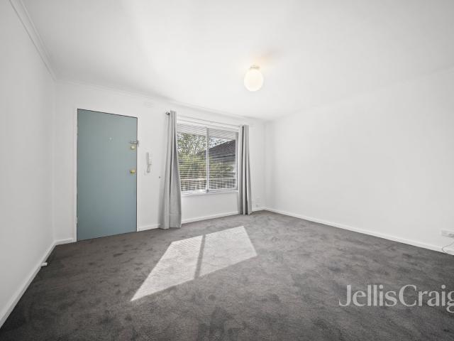Immaculate Two Bedroom Apartment in a Peaceful Garden Setting