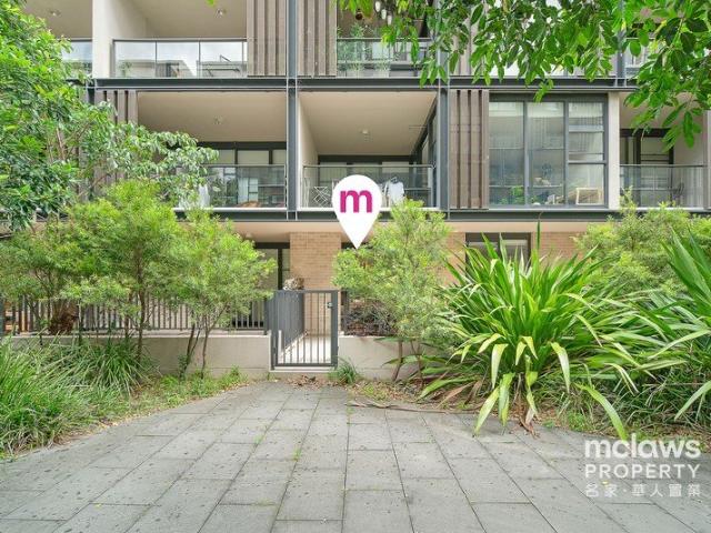 Immaculate Two Bedroom Plus Study Villa Style Cosmopolitan Living In Prime Location!