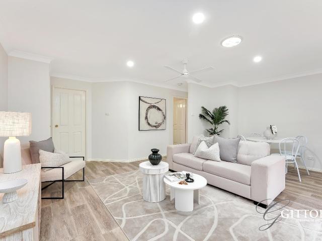 Immaculate Two Bedroom Villa & Level Easy Walk to All Amenities