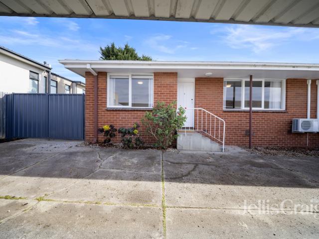 Immaculate Two Bedroom Villa with Spacious Wrap Around Courtyard