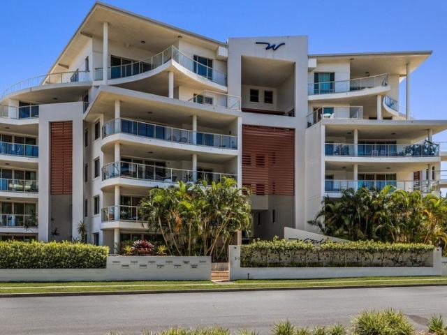 Immaculate Three Bedroom Apartment in Sought After Greenbank Location