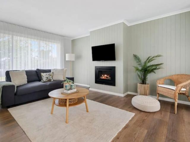 Immaculate Three Bedroom Home In Ideal Location!