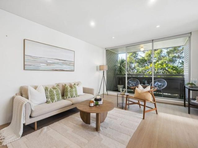 Immaculate Three Bedroom Residence Located In The Ultimate Convenient Location