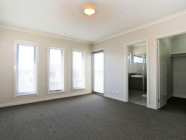 Immaculate three bedroom townhouse!