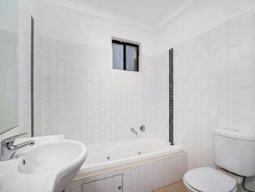 IMMACULATE THREE BEDROOM UNIT IN NORTHMEAD