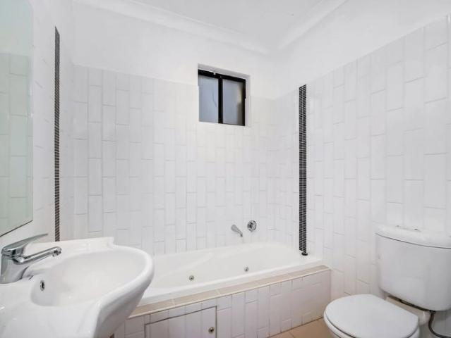 IMMACULATE THREE BEDROOM UNIT IN NORTHMEAD
