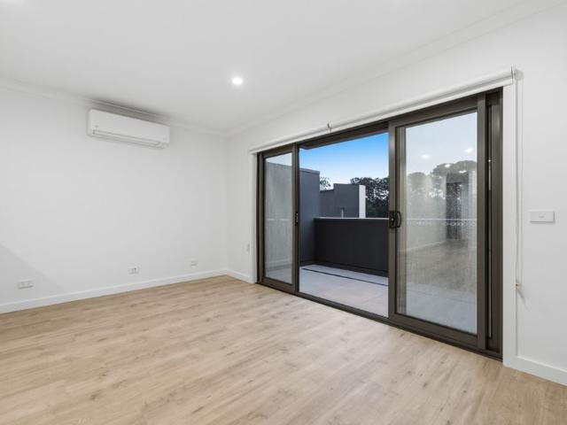 Immaculate Three Level Living with Everyday Convenience