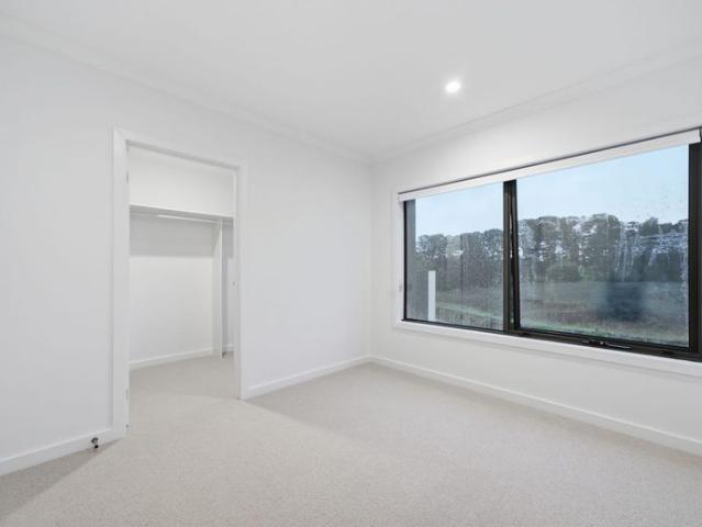 Immaculate Three Level Living with Everyday Convenience