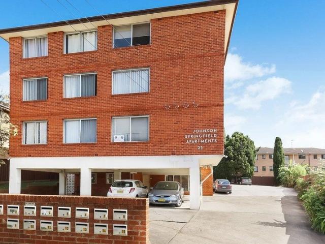 Immaculate top floor 1 bedder in prime location