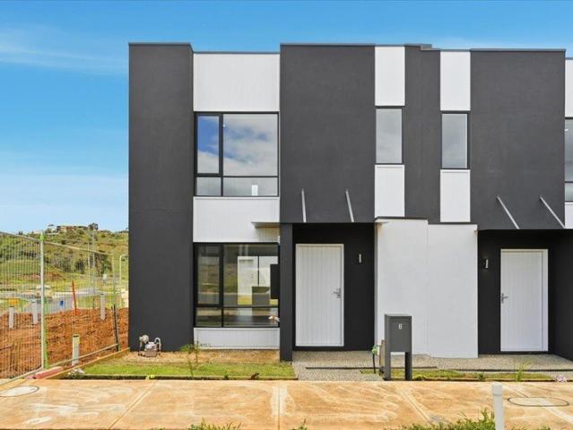 IMMACULATE TOWNHOUSE