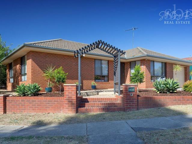 IMMACULATE TOWNHOUSE!