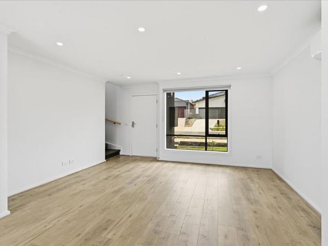 IMMACULATE TOWNHOUSE