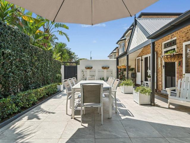 Immaculate Townhouse in the heart of Clayfield