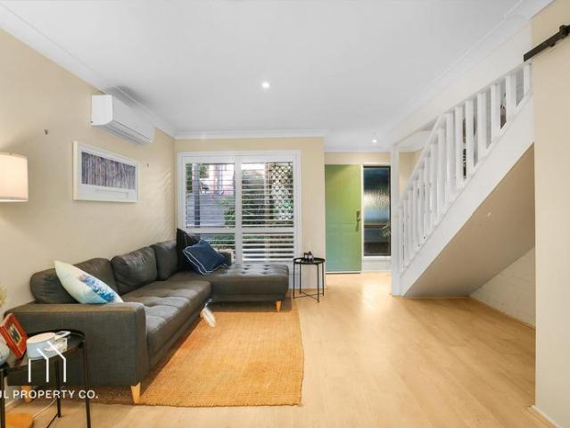 Immaculate Townhouse In Central Location Water included in Rent