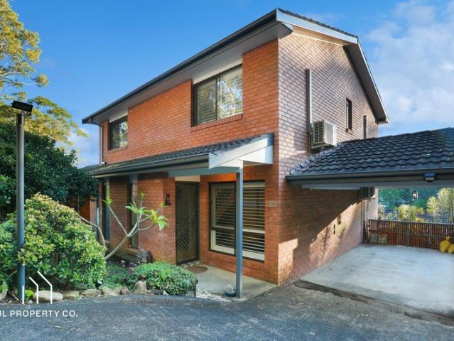 Immaculate Townhouse In Central Location Water included in Rent