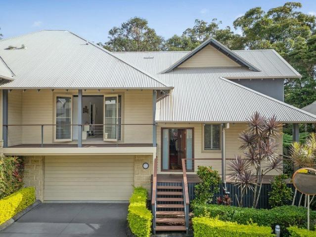 Immaculate townhouse in prized beachside enclave