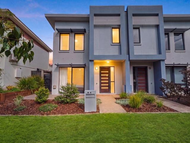 IMMACULATE TOWNHOUSE IN PRIME LOCATION