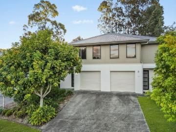 Immaculate Townhouse in Sought After Complex!