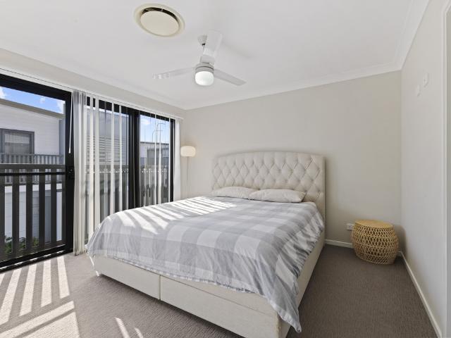 Immaculate Townhouse Living in a Prime Bracken Ridge Location!