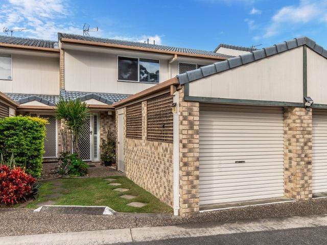 Immaculate Townhouse Living in Merrimac! OWNERS RELOCATING!