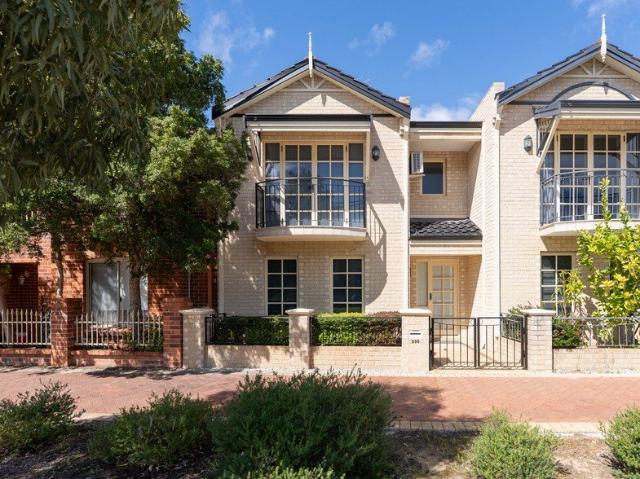 IMMACULATE TOWNHOUSE PRICED TO SELL