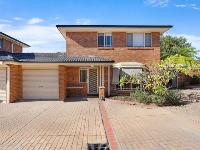 Immaculate Townhouse Prime Location