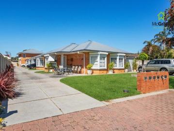Immaculate Unit by the Beach